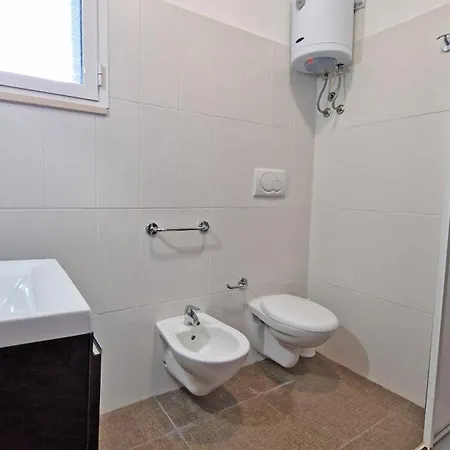 Apartment In With Pool - Free Wifi